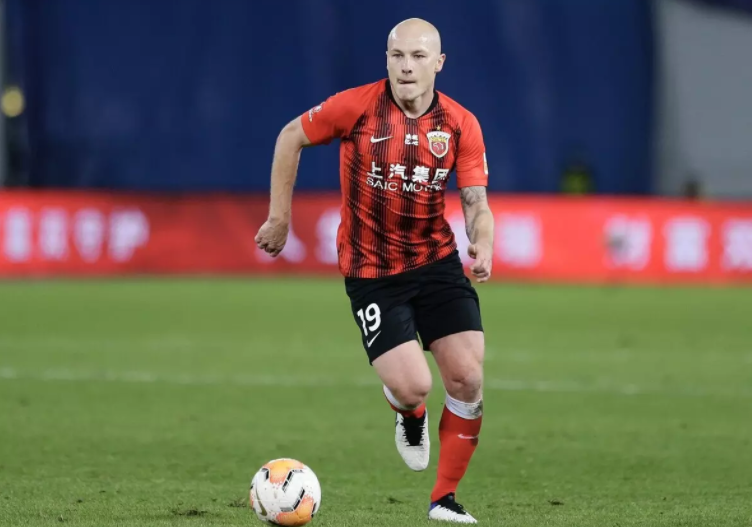 Kaiyun Sports-关于广州队迎西甲关键赛，冲刺阶段状态回暖，引发热议，身体对抗强度拉满的信息